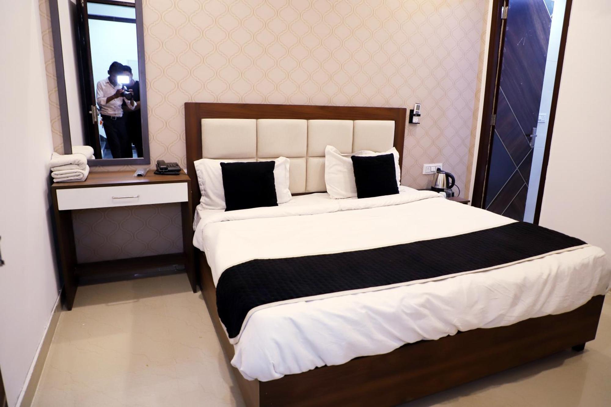 Royal Park Inn Grander Noida Exterior foto