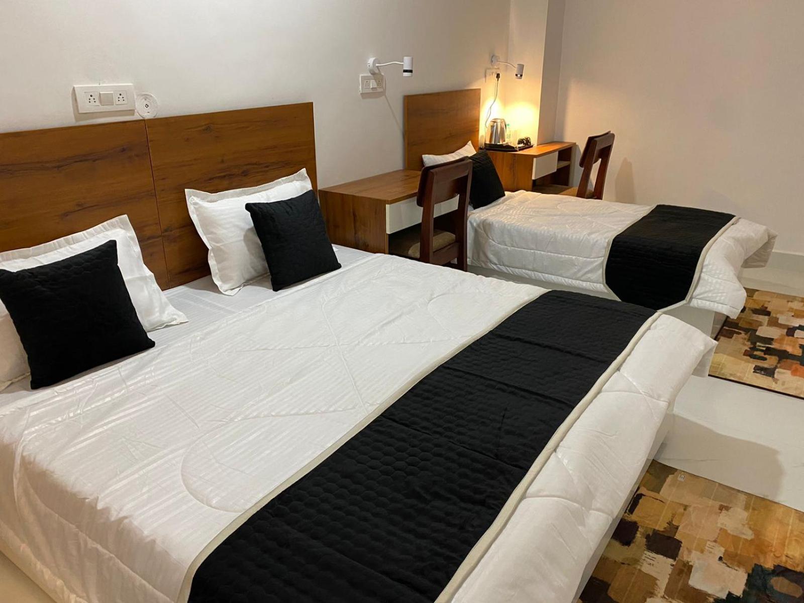 Royal Park Inn Grander Noida Exterior foto